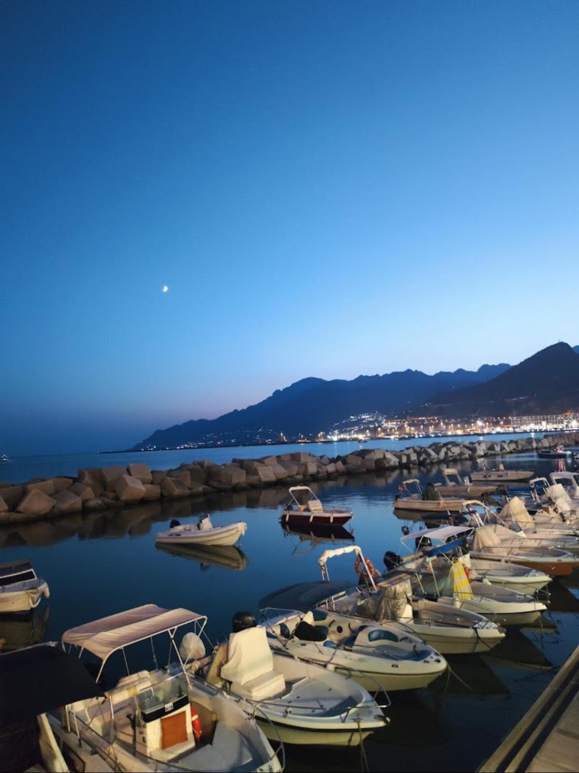 Salerno Mare e Luci Deluxe Apartment Exterior foto